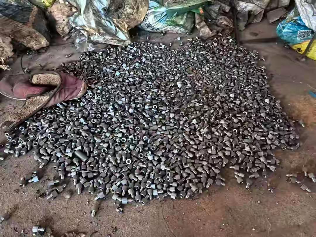 螺母被认定枪支散件，五金厂老板获刑：当日常用品成为“犯罪工具”
“我只是个卖螺母