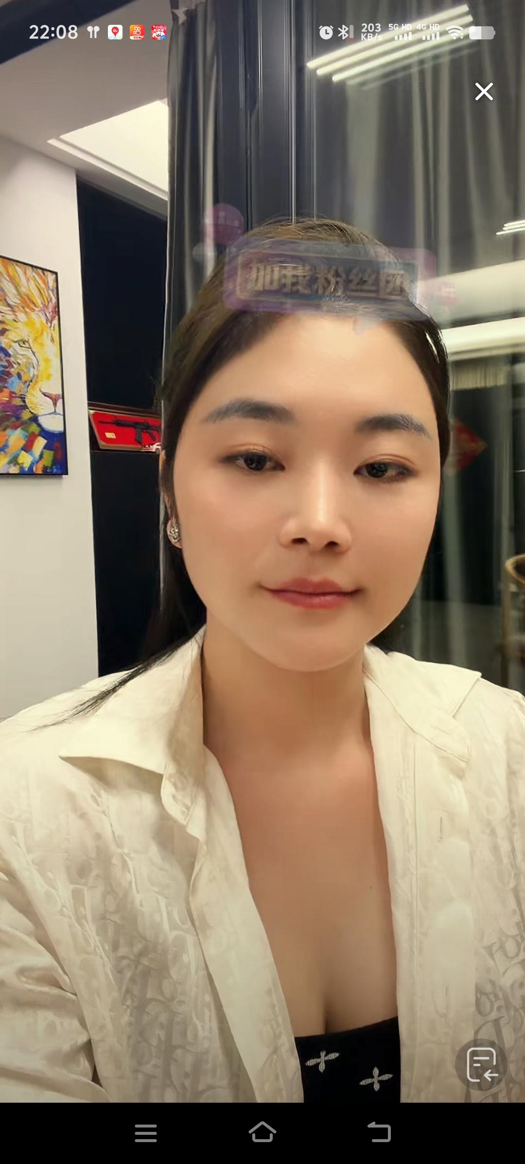 当初这个名字叫朱根菜的美女豪车撞了一辆渣土车，因为她的善良，不让对方赔付，受到了