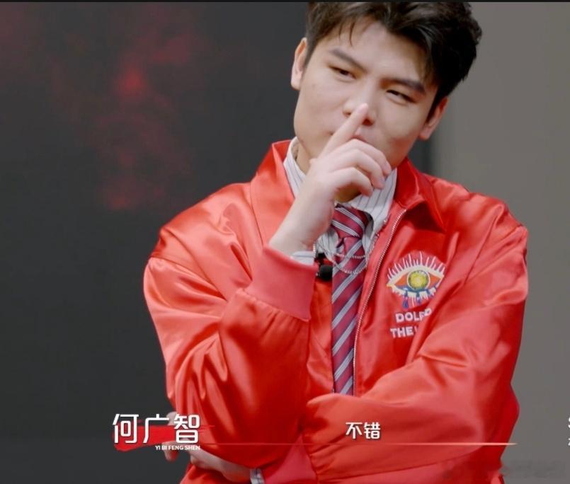 何广智cos周杰伦经典动作何广智低配版周杰伦谁能想到化妆后的何广智，一个手势撞脸