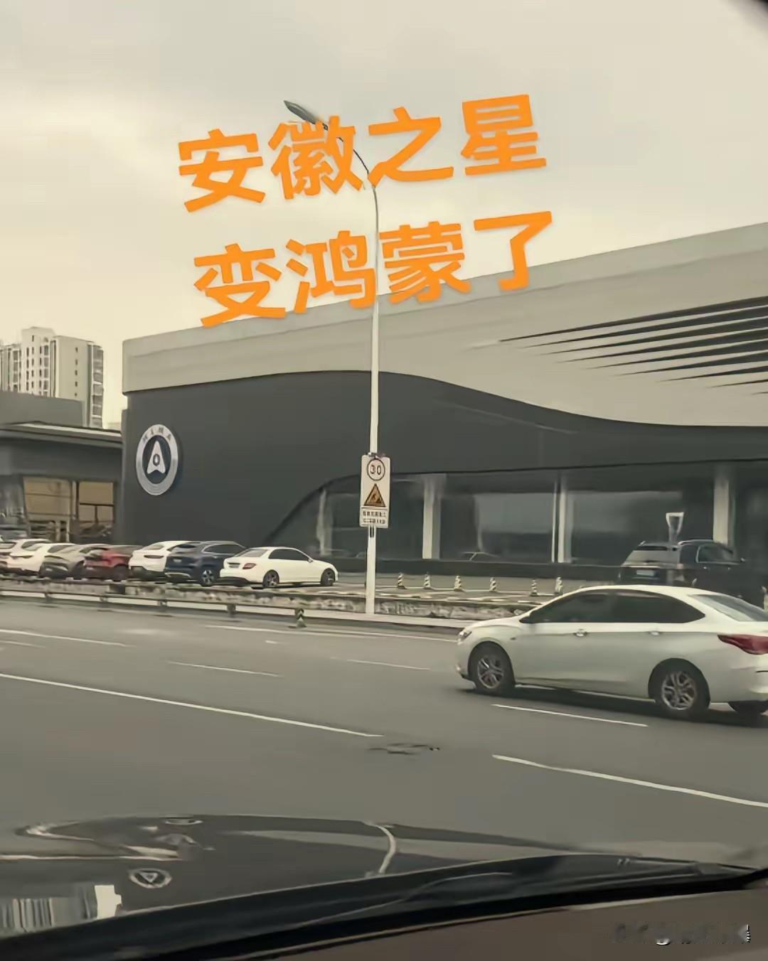 当年奔驰说：真正的尊，何需靠借！
来暗讽尊界S800，
用它来打迈巴赫简直是无稽