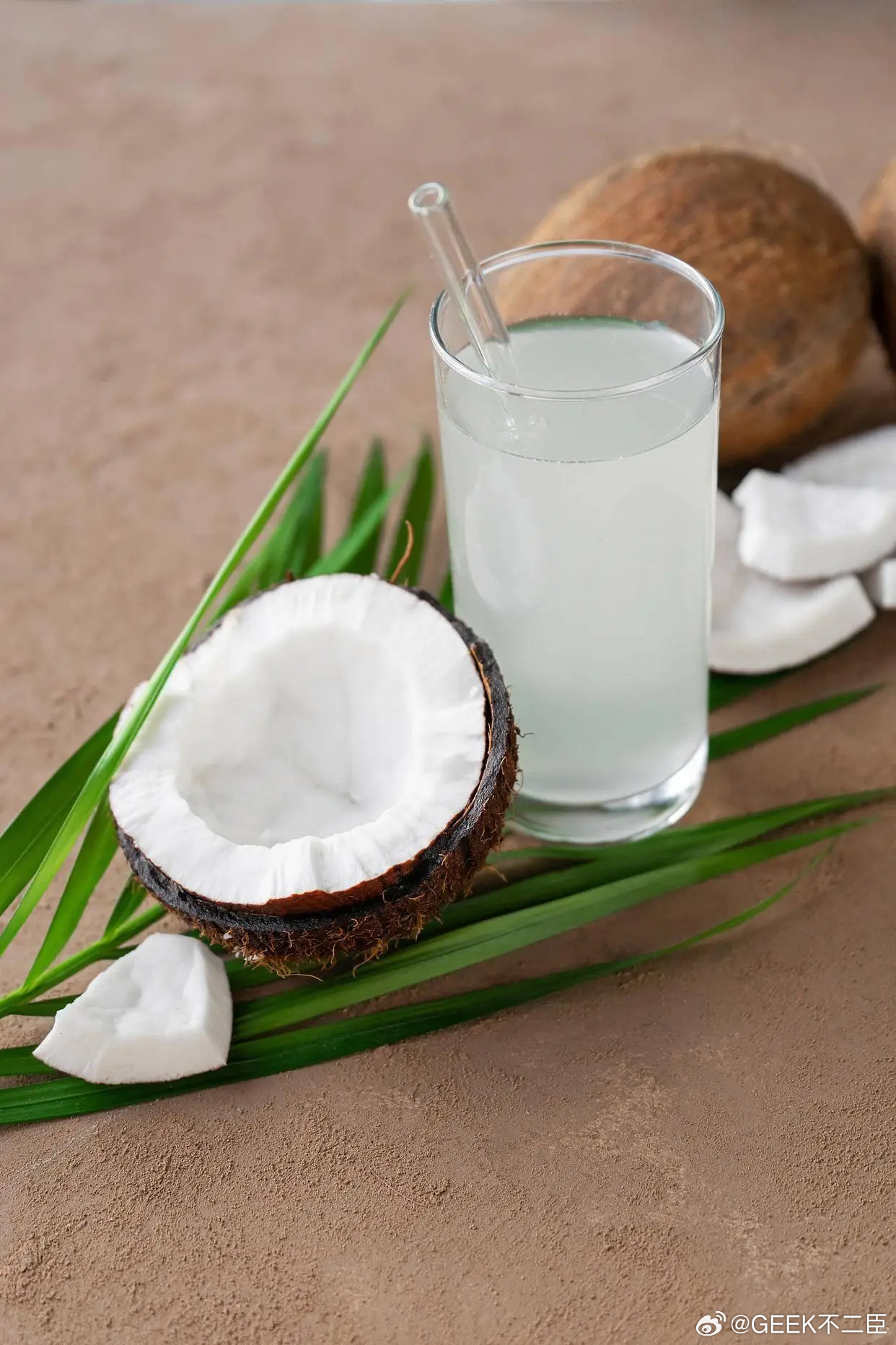 多款100%椰子水被曝兑水加糖标榜 100% 纯椰子水，却被检测出兑水、加糖、加