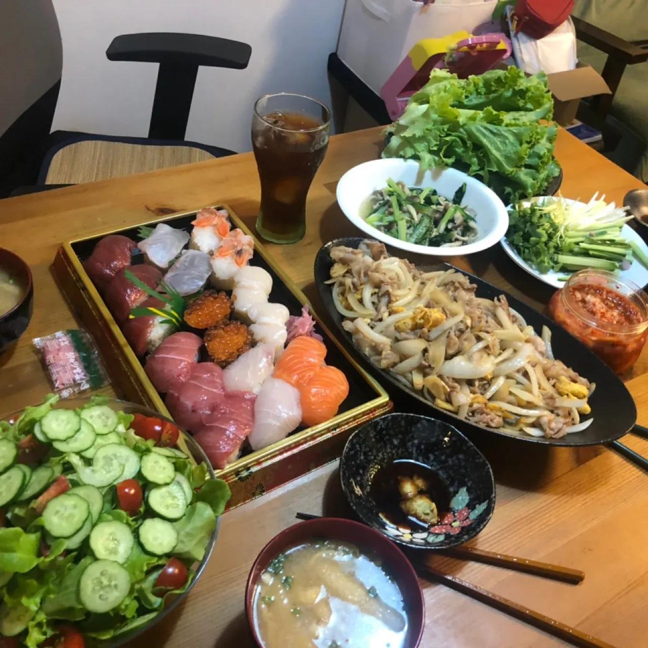 一个在日本生活了三年的亲戚，今天来找我聊天！自从回来后，我几乎认不出她了，她瘦得