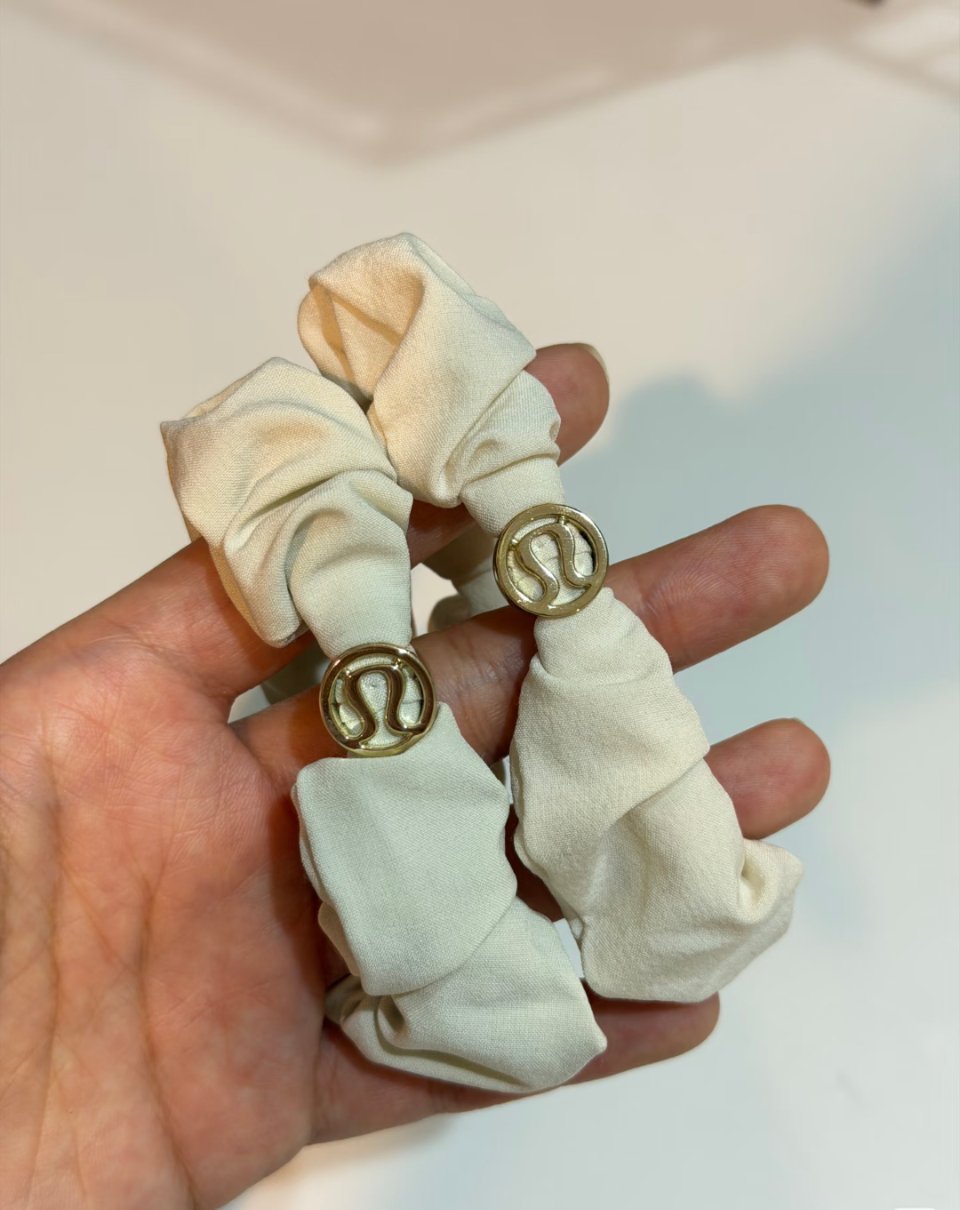 精灵黄lululemon发圈被炒到999元我就不信这还能丢头绳总是买一根丢一根终