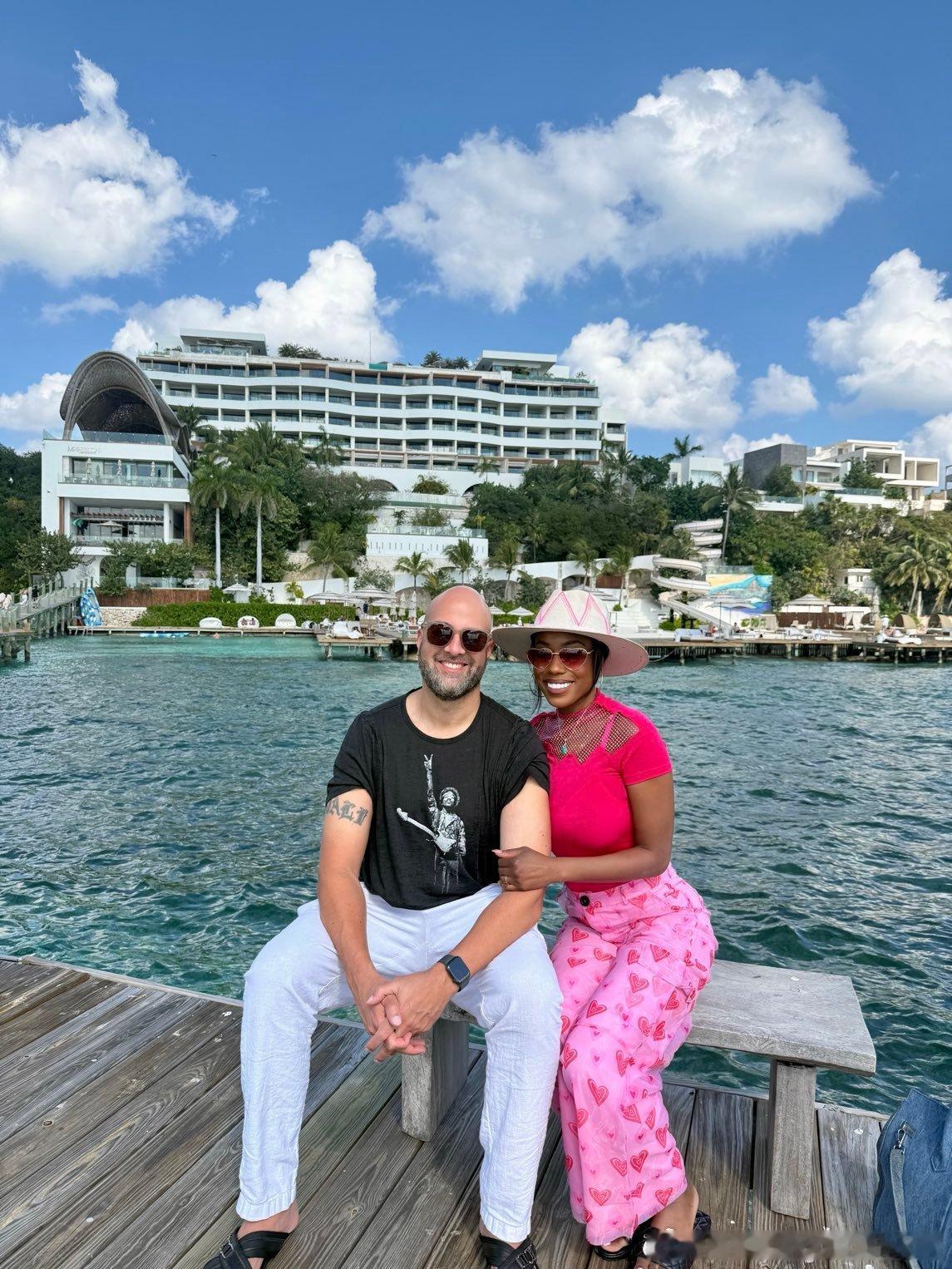 提前祝大家新春快乐吧没比赛这两天也没看任何消息和视频，也难得清闲（附上斯通美照）