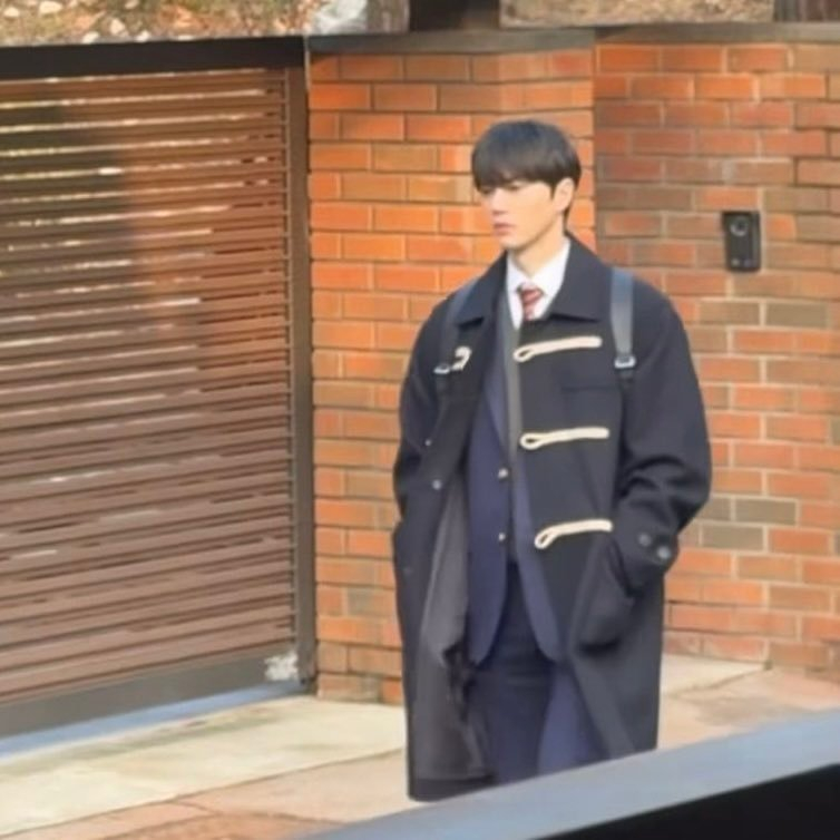 宋江新剧路透宋江新剧设定 宋江新剧《四手联弹》开拍了，设定好有意思！ 