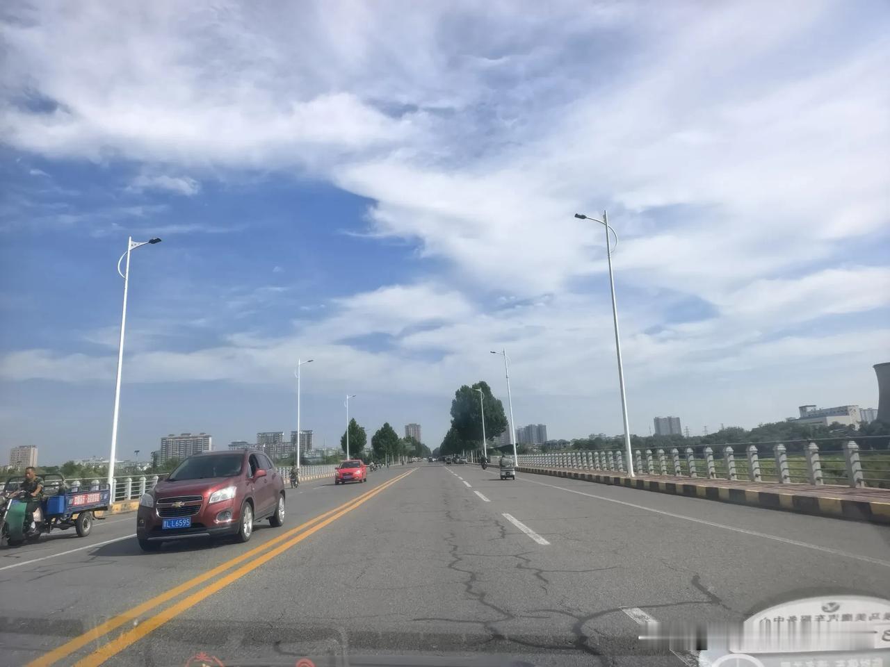 好人做不得，谈起邻居小刘的婚姻，小刘总是这样说。

同事乔大嘴是做婚介的，对小刘