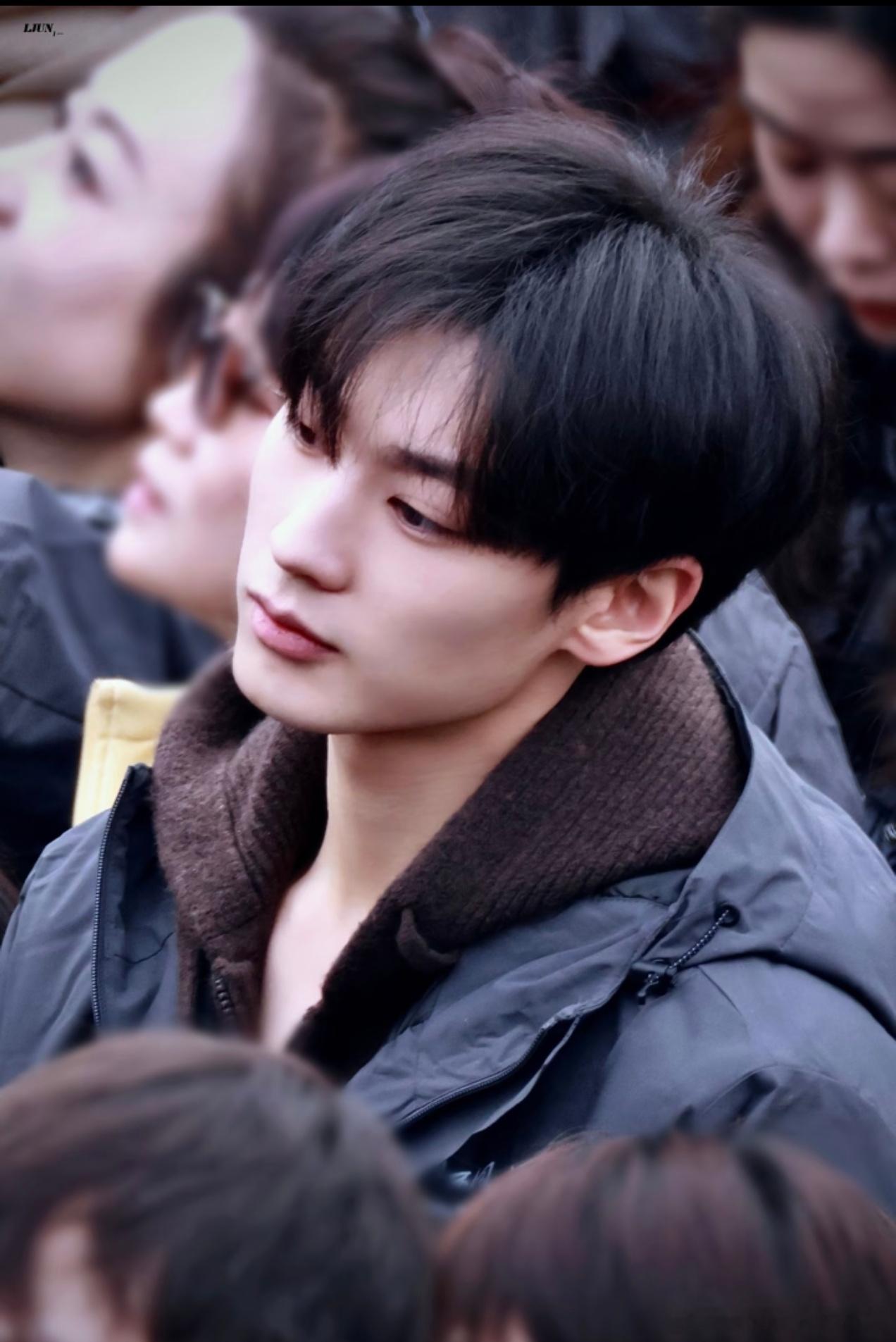 刘骏新剧开机照，开机大吉