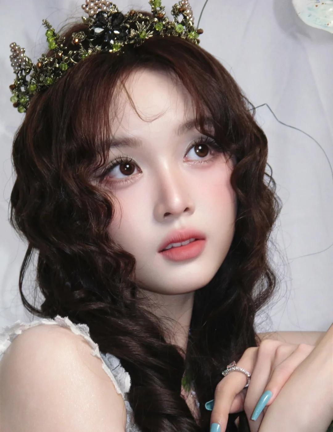 森林精灵｜吴宣仪绿野皇冠写真壁纸
吴宣仪 吴宣仪壁纸 明星壁纸 绿色系壁纸 清新