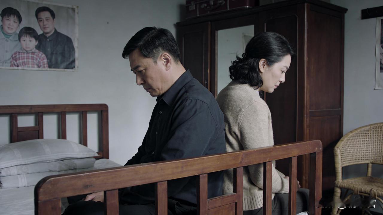 别再骗自己了！无亲密的婚姻，比离婚更伤人
 
多少婚姻，表面完整，内里早已冰冷。