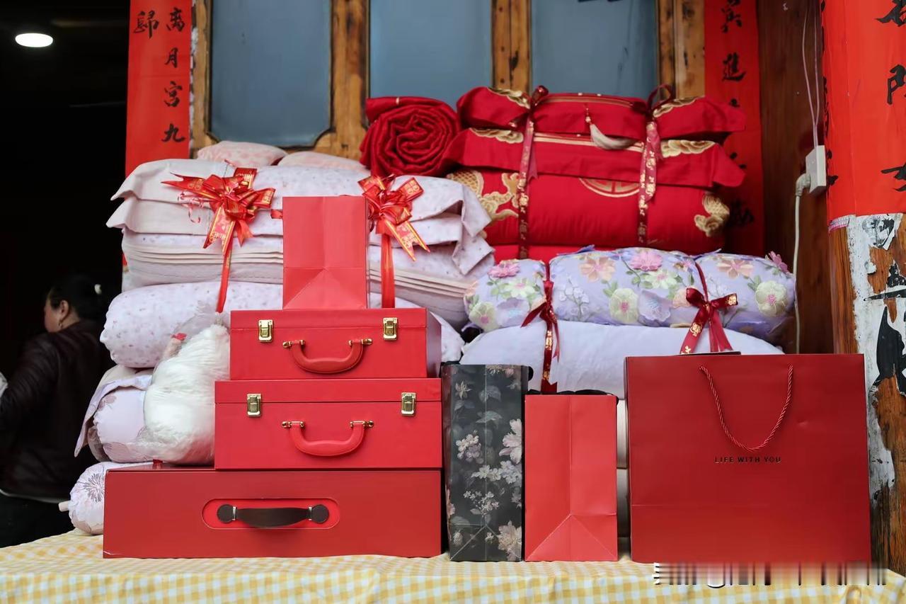 贵州给江西好好上了一课，
千万不能把婚姻做成生意啊。

贵州岳父婚礼现场给女婿退