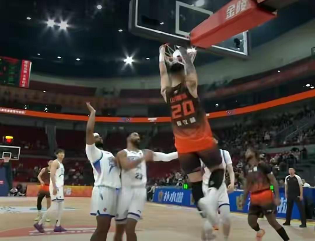 CBA本赛季两匹黑马的竞争，山东高速男篮主场让宁波男篮退色。109比82的比分，