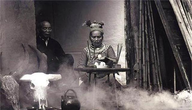 乾隆三十三年（1768年）的春天，浙江德清县一个和尚因为帮人写名字被官府拿了。官