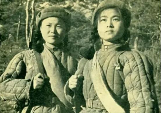 1933年 ，许世友听说部队有一位出身武当的女侠 ，便想要切磋一番，于是他迈着自
