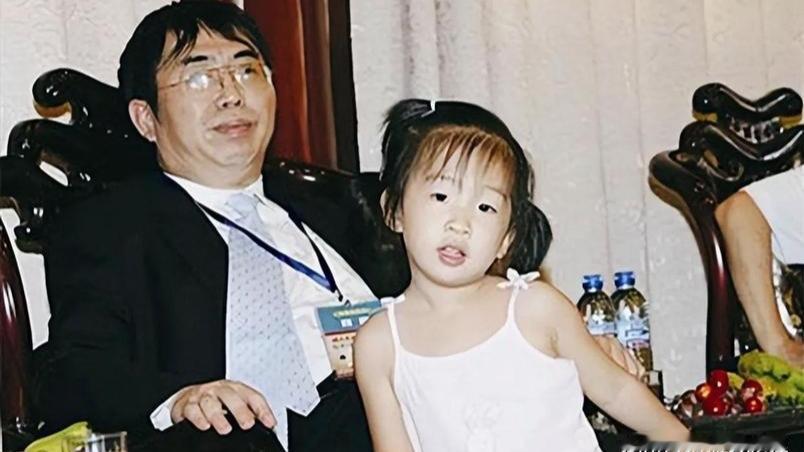 聂卫平之子孔令文，1981 年降世，1992 年随母赴日。他投身围棋界，斩获七段