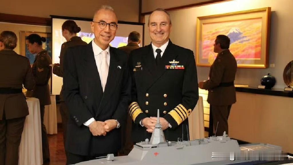 日本驻澳大利亚大使铃木量博呼吁建立日本、澳大利亚和美国的三边战略合作机制。

日