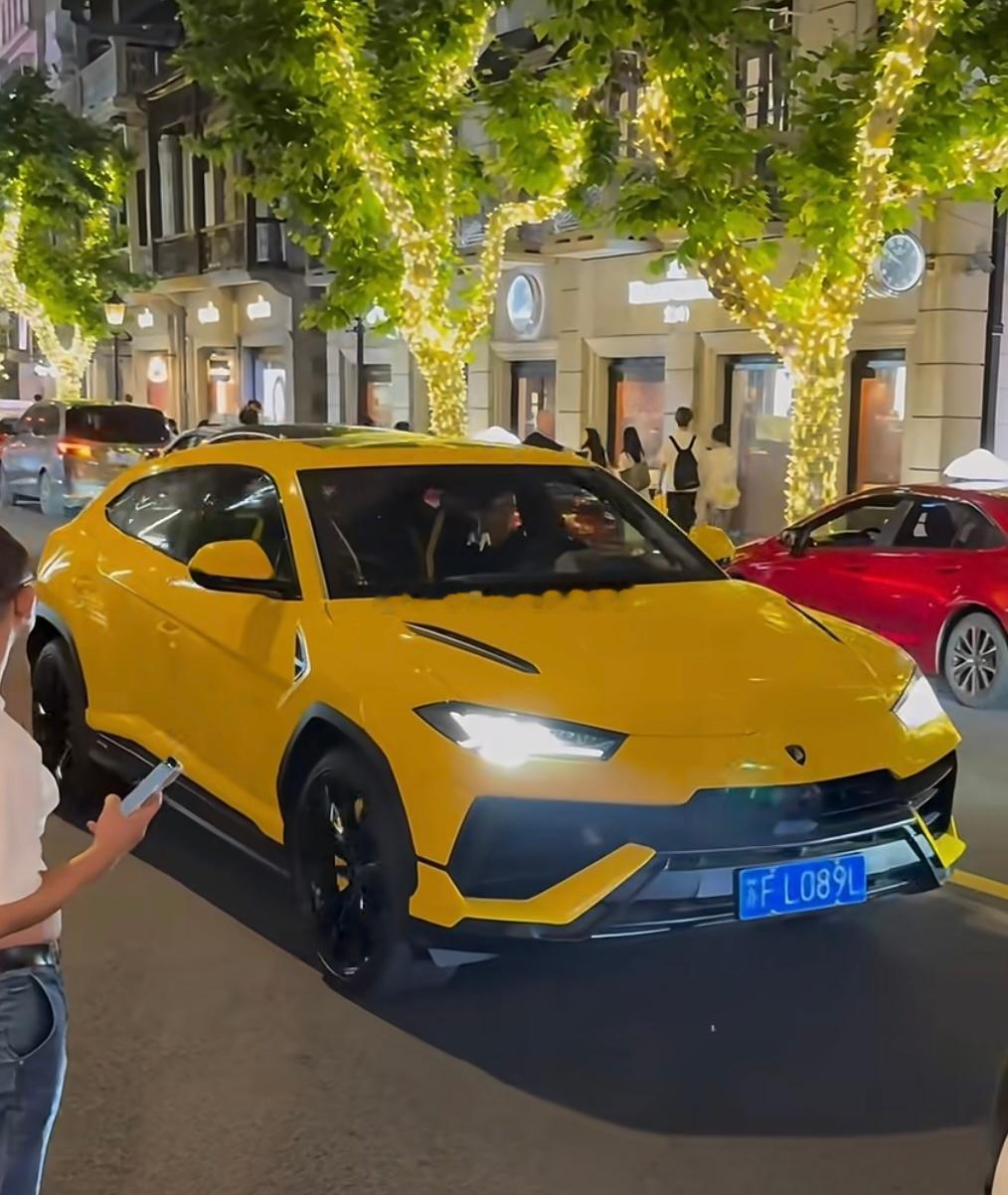 苏f杂谈[超话] 南通兰博基尼第186部，Urus。​ ​​​ ​​​​