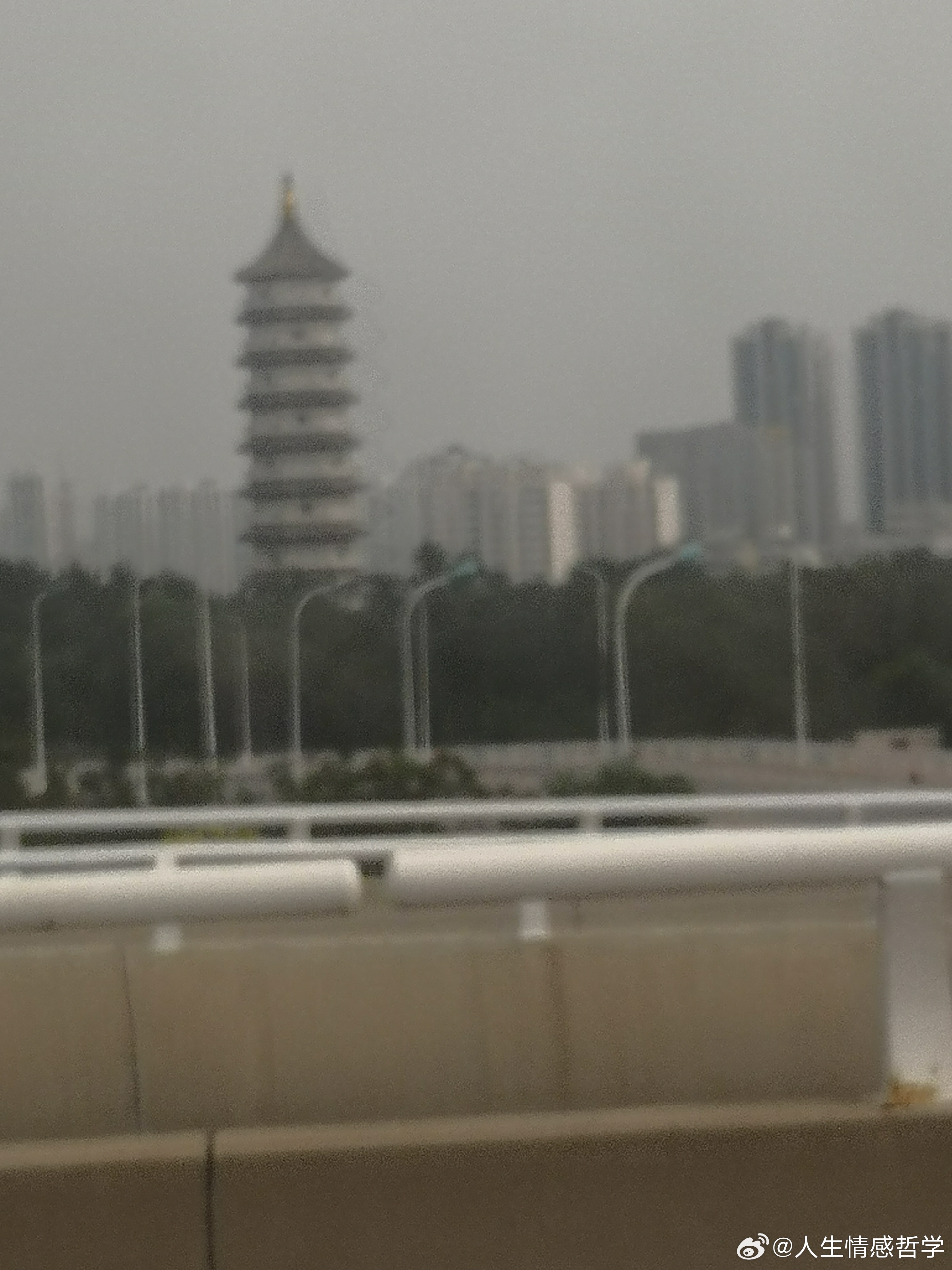 你接近什么样的人，就会走什么样的路。牌友只会催你打牌，酒友只会催你干杯， 而靠谱