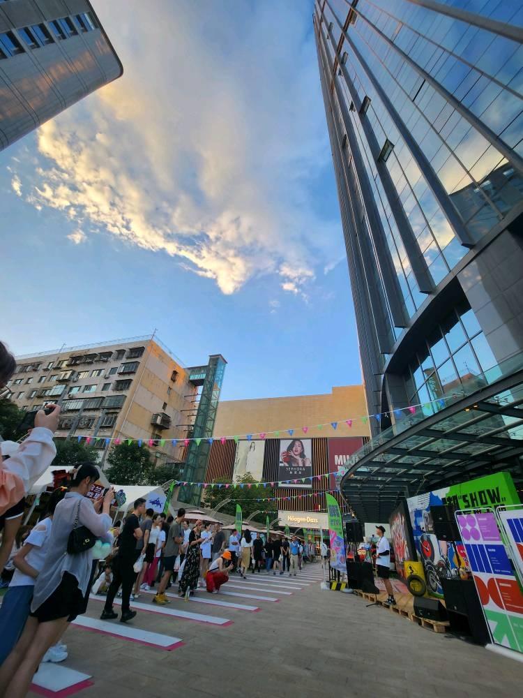 city，music#今天的天空特别美 是盛夏，是音乐