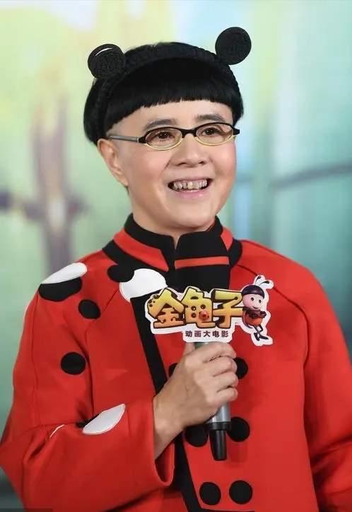 金龟子女儿娃娃举办婚礼，董浩叔叔现身。爸爸王宁亲手将女儿交到女婿手上。现在的人婚