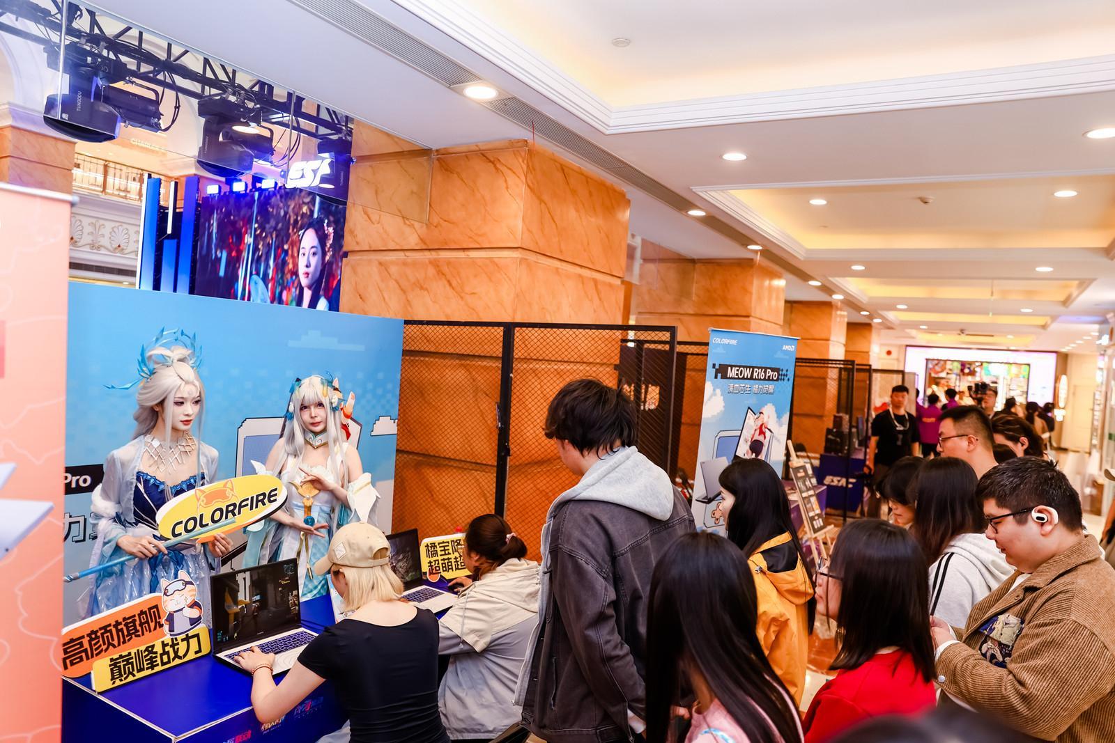 这个周末是属于电竞玩家们的盛会，2025全民电竞嘉年华如火如荼的进行着，而除了刺