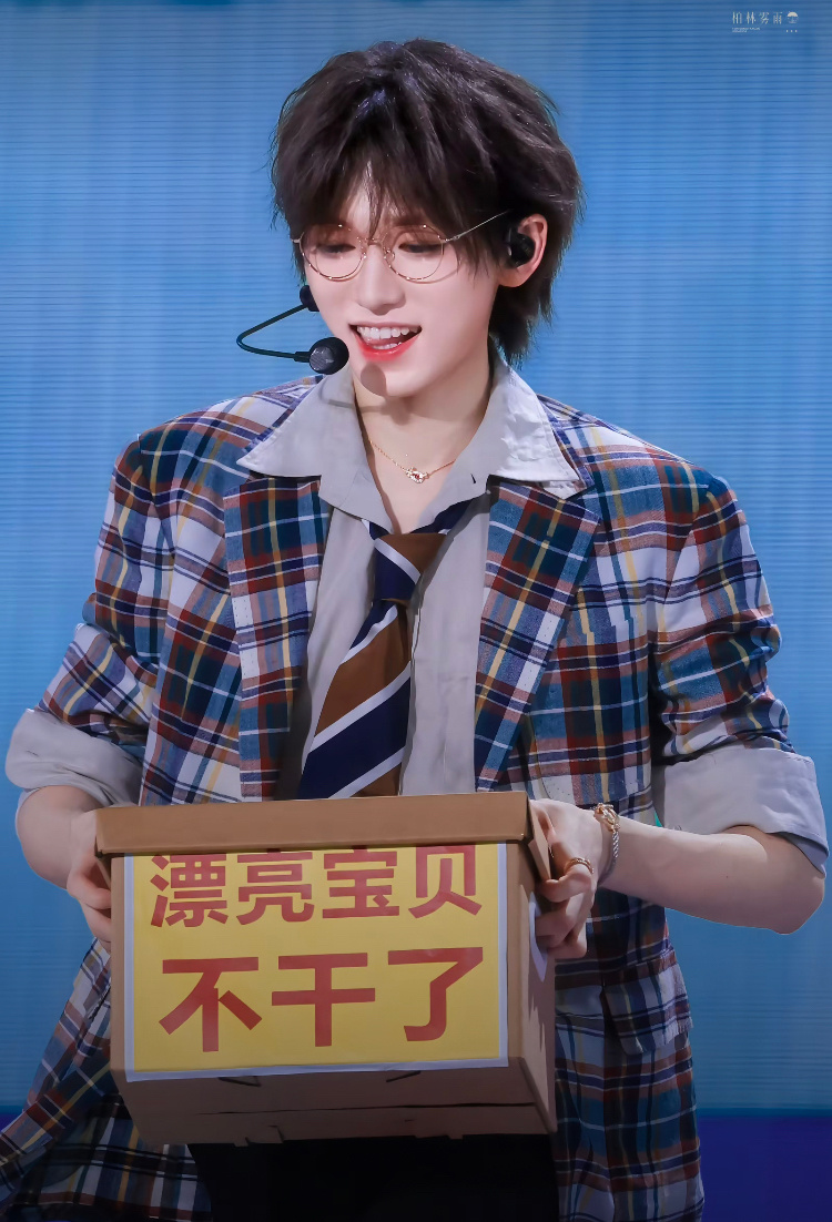 宋亚轩 🐬青年演员宋亚轩 🐚青年歌手宋亚轩 五氧化二磷，把氧化去掉，就是我想