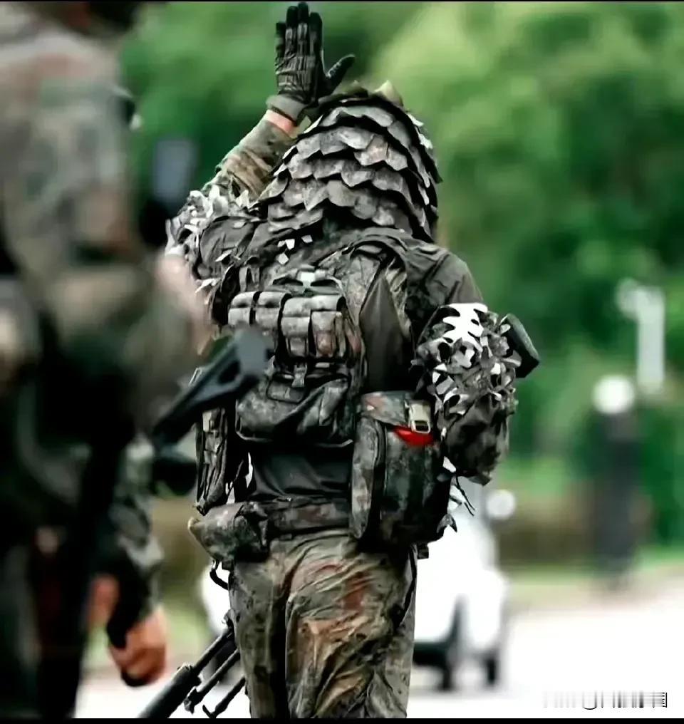 面前的这位解放军单兵战士，你还认识吗？
如今的单兵装备正在朝向科技集成化、突击机