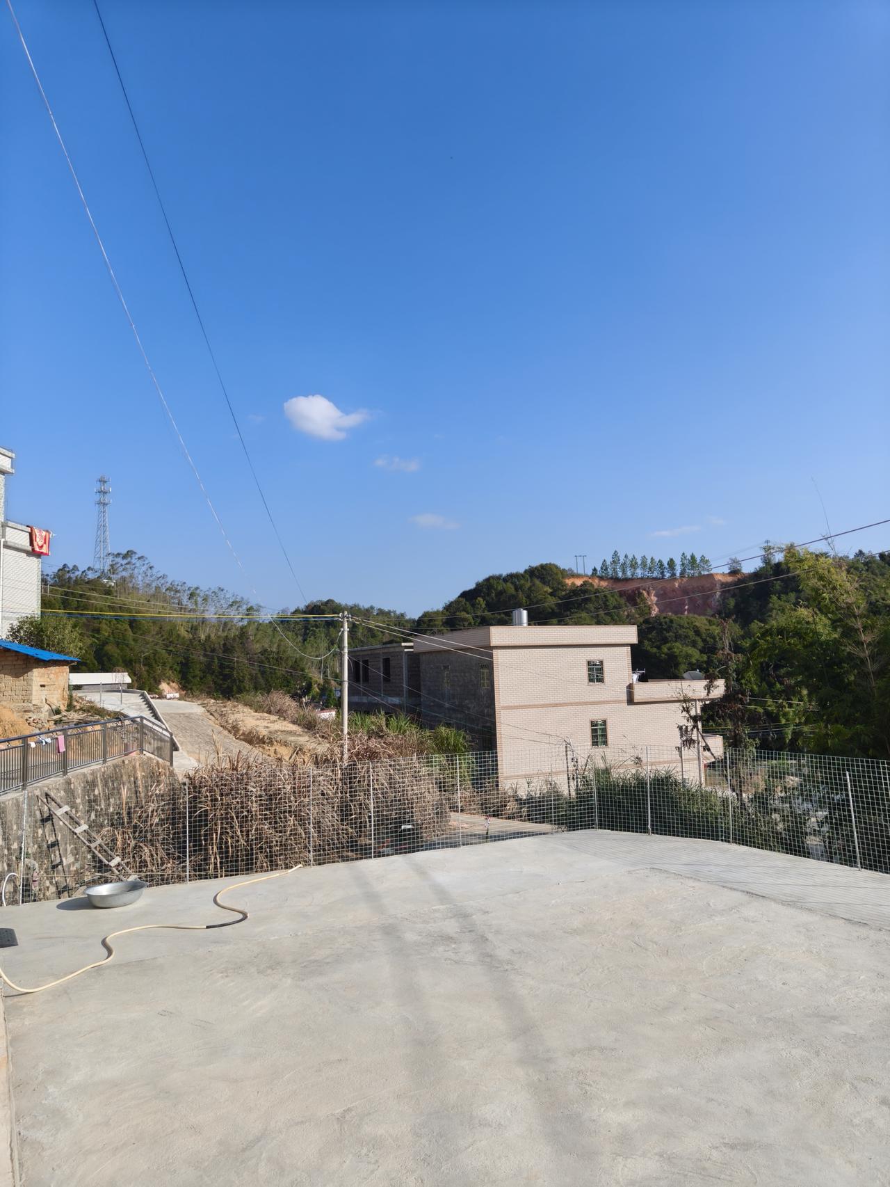 坐标：广东，这大过年的，天天都是29度的气温，热得跟夏天一样[捂脸]，这也太热了