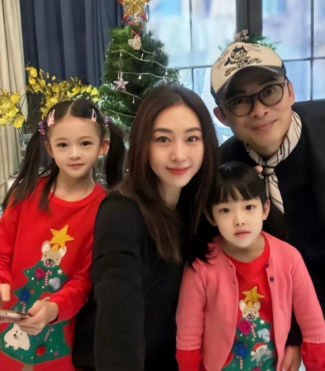 果然老婆还是要娶漂亮的,看樊少皇和贾晓晨的女儿们长得有多美! 