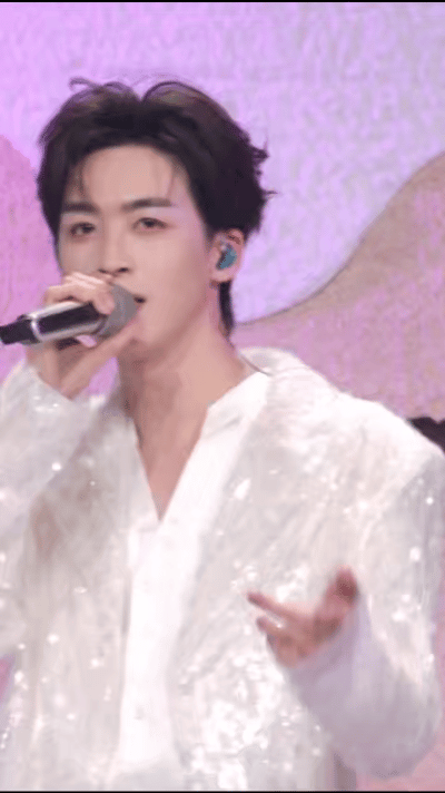 何洛洛林墨越剧春晚舞台路透浙江卫视越剧春晚 2月18日19:30，蹲守直播看何洛