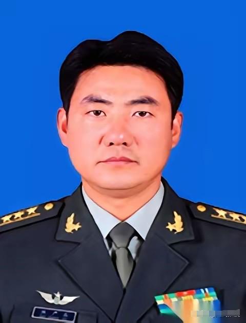 全军上下都憋着一股劲儿，咬牙切齿地喊：“踏平朱日和，活捉满广志！”

这话听着狠