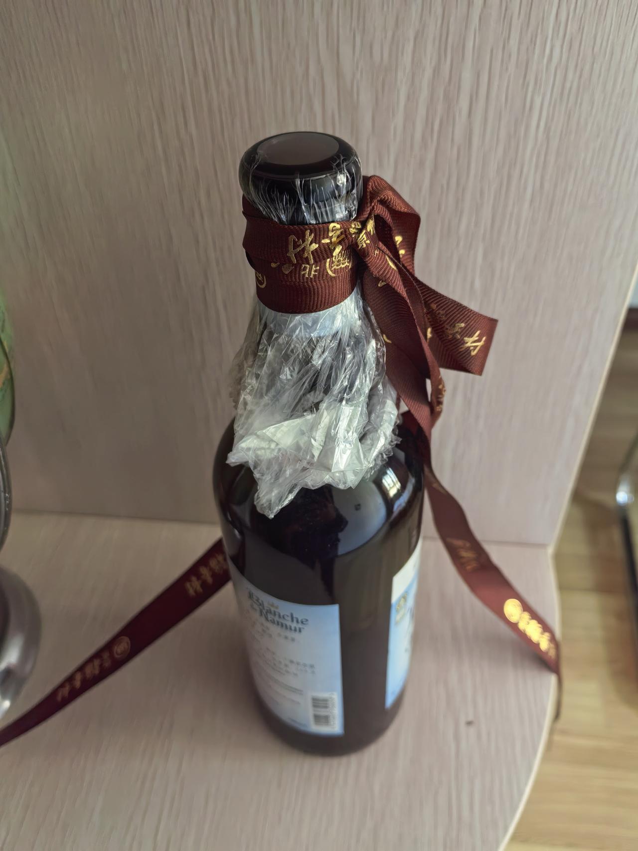 没有喝完的半瓶啤酒，这样五花大绑，不会跑气吧？

这瓶啤酒味道不错，不过容量有点
