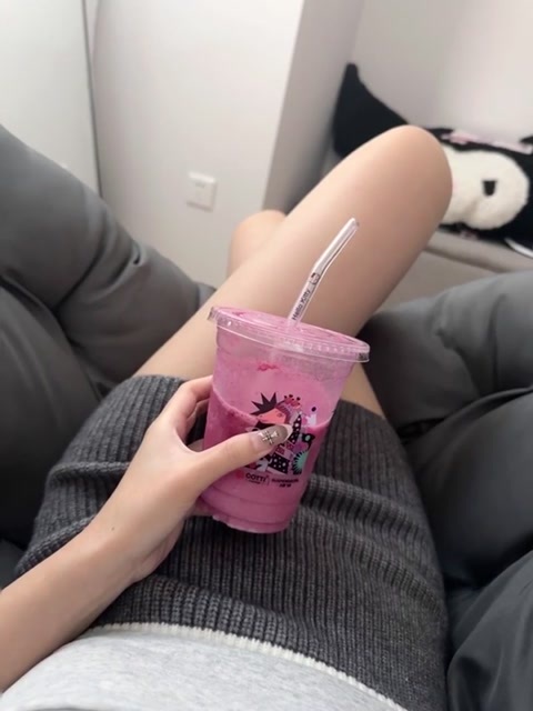 别喝奶茶了 喝我 ~ 