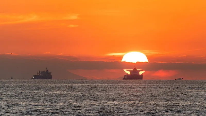 国际局势美伊以冲突幂谈天下 连锁反应：印尼拟对马六甲海峡船只收费印尼政府抱怨，伊