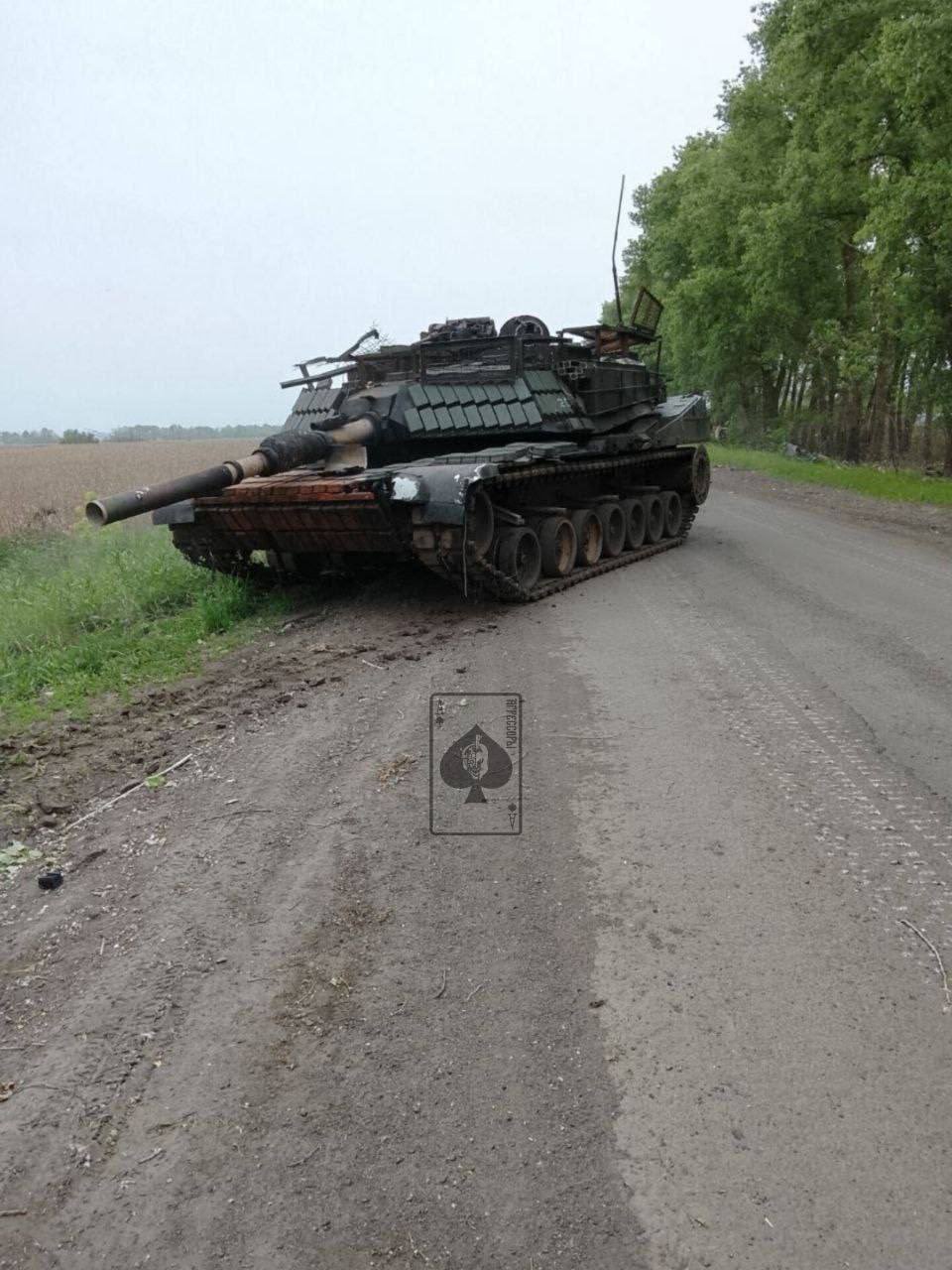 M1A1 艾布拉姆斯坦克，因为燃料耗尽而被遗弃在乌克兰东部，被俄罗斯军队俘虏。艾