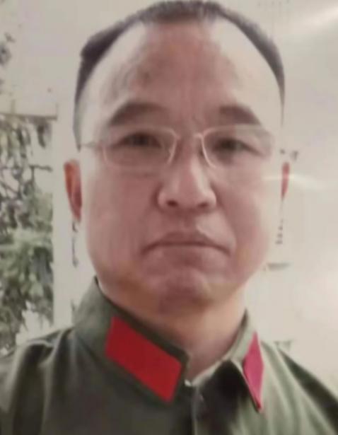 [太阳]1984年，战士李陶雄中弹牺牲，送葬途中遗体竟两次从车上跌落，护士郑英察