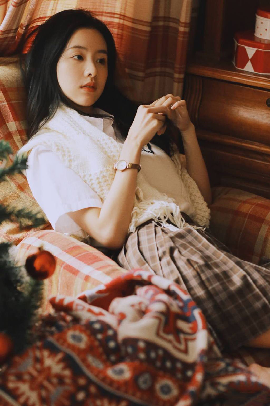 陈都灵完全校园学姐 陈都灵，纯美写真，校园学姐。陈都灵