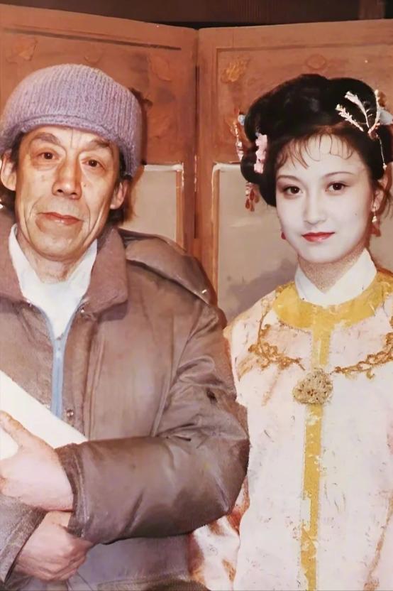 翻看 87 版《红楼梦》幕后花絮，有种奇妙的穿越感。如今人人奉为经典，刚播出时其