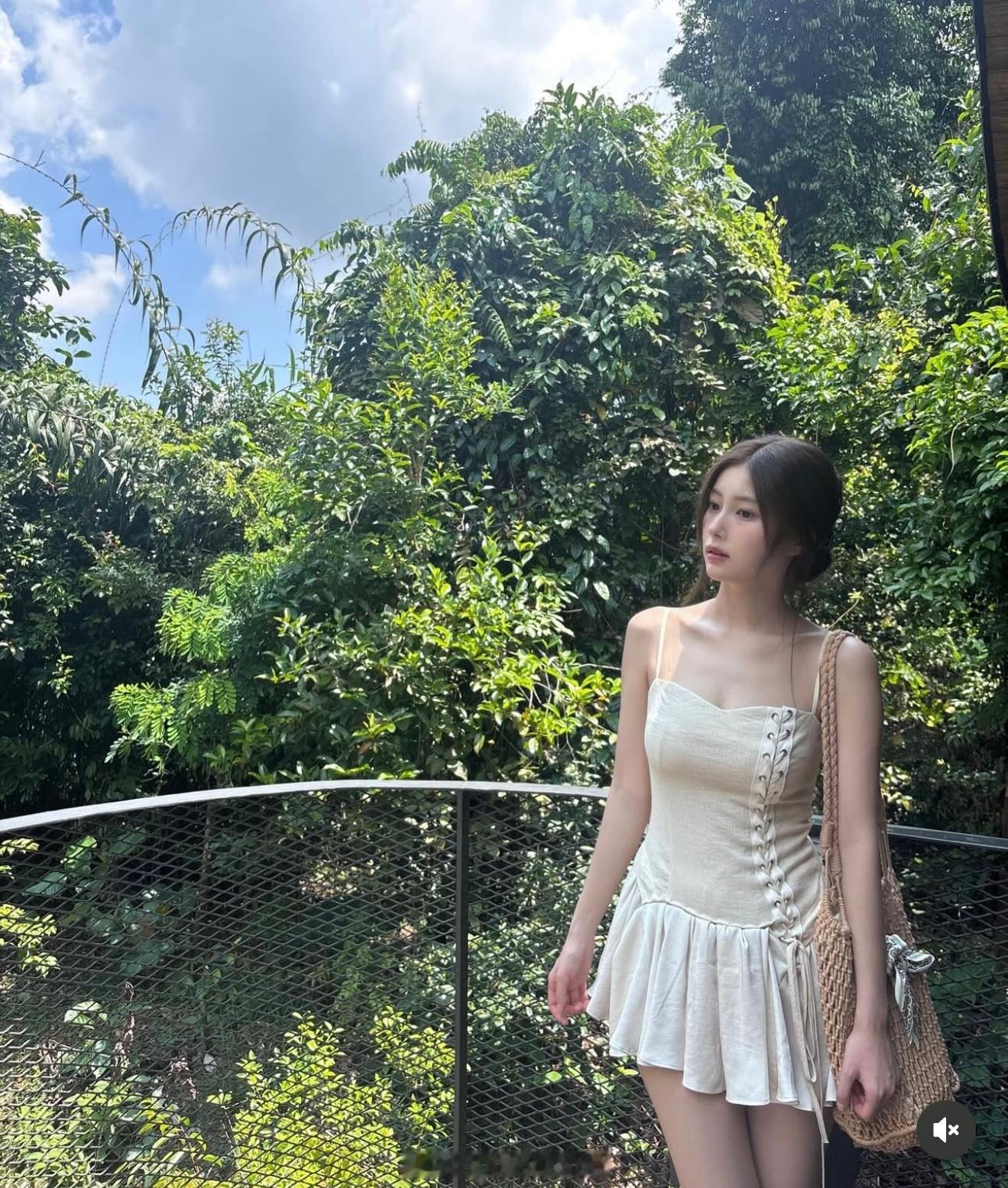 姜惠元 姜惠元 📷特别会拍照，表情管理的姜老师 ​​​