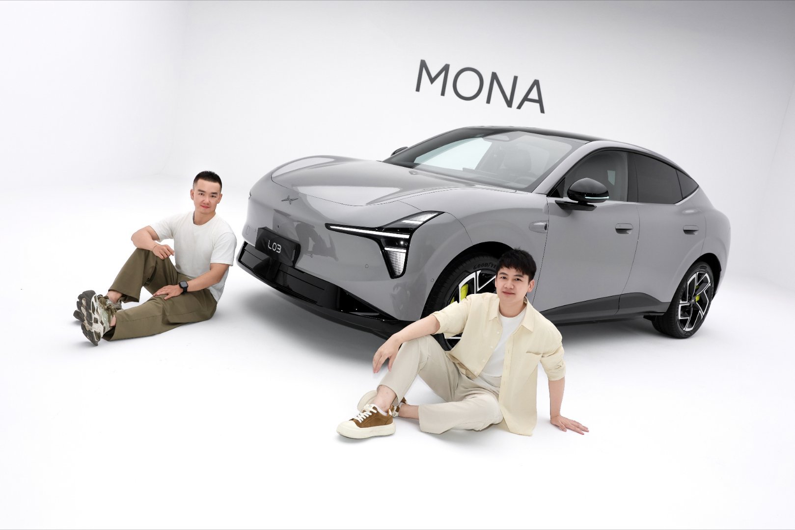 数数画面里有几个肌肉男？小鹏MONAL03新车色太好看了小鹏MONAL03太懂年
