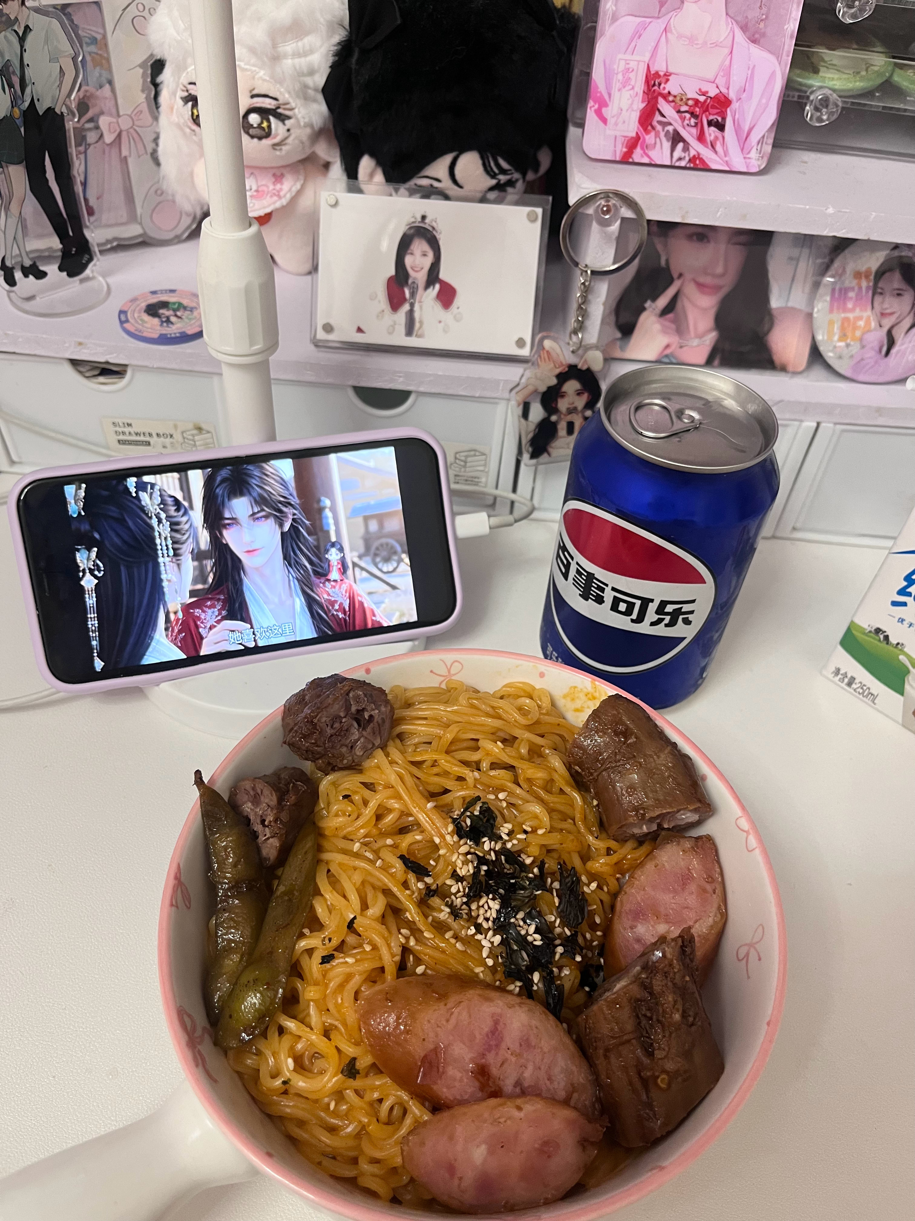 鞠婧祎周边市场