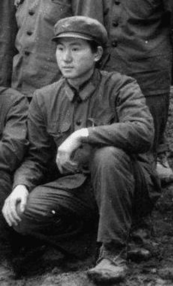 1985年，老山英雄杨启良，孤身歼敌18人，转业后却被地方恶霸刁难。
 
198