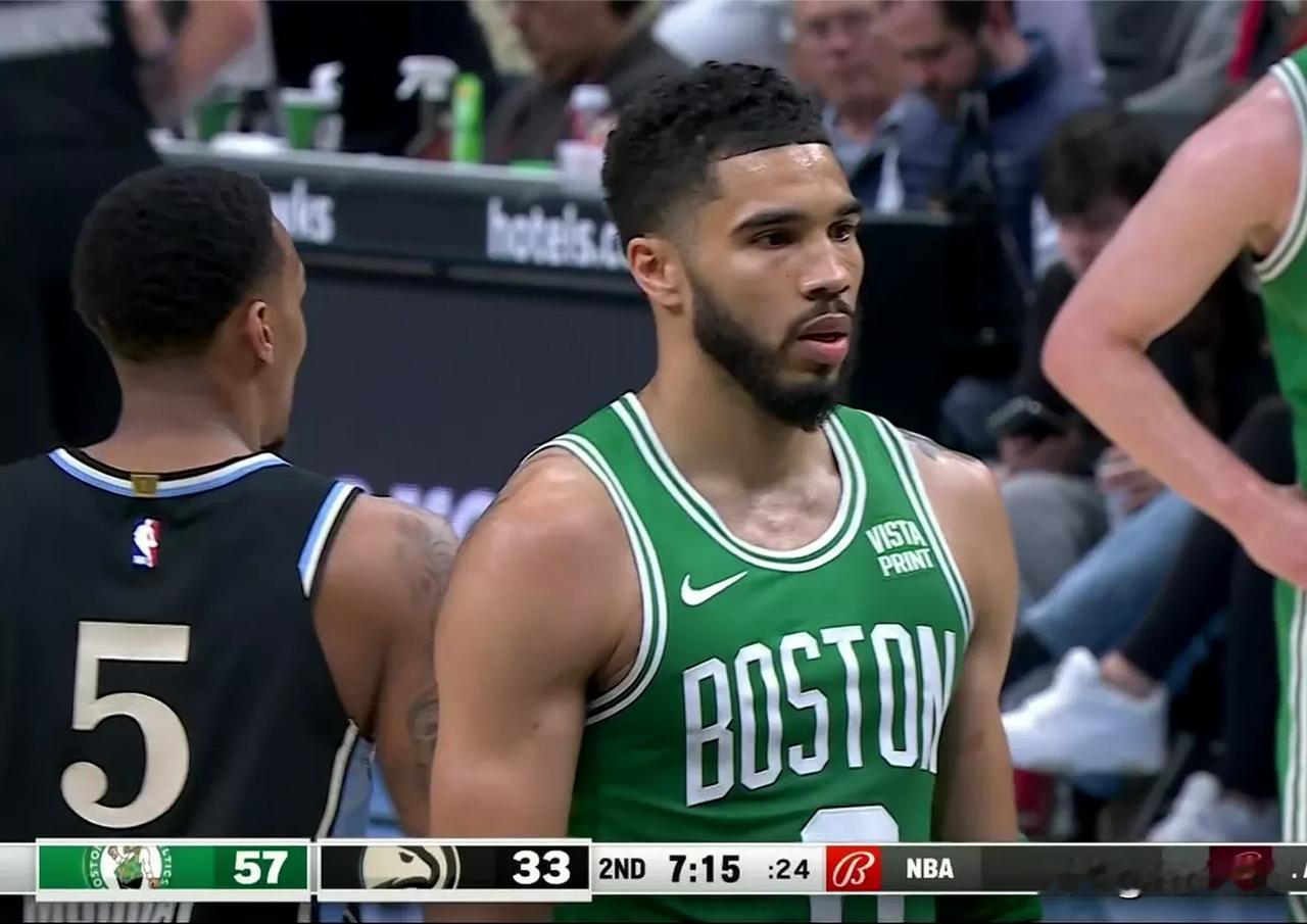 今天的NBA比赛怎么这么多冷门啊！！！！
1:凯尔特人客场118-120输老鹰。