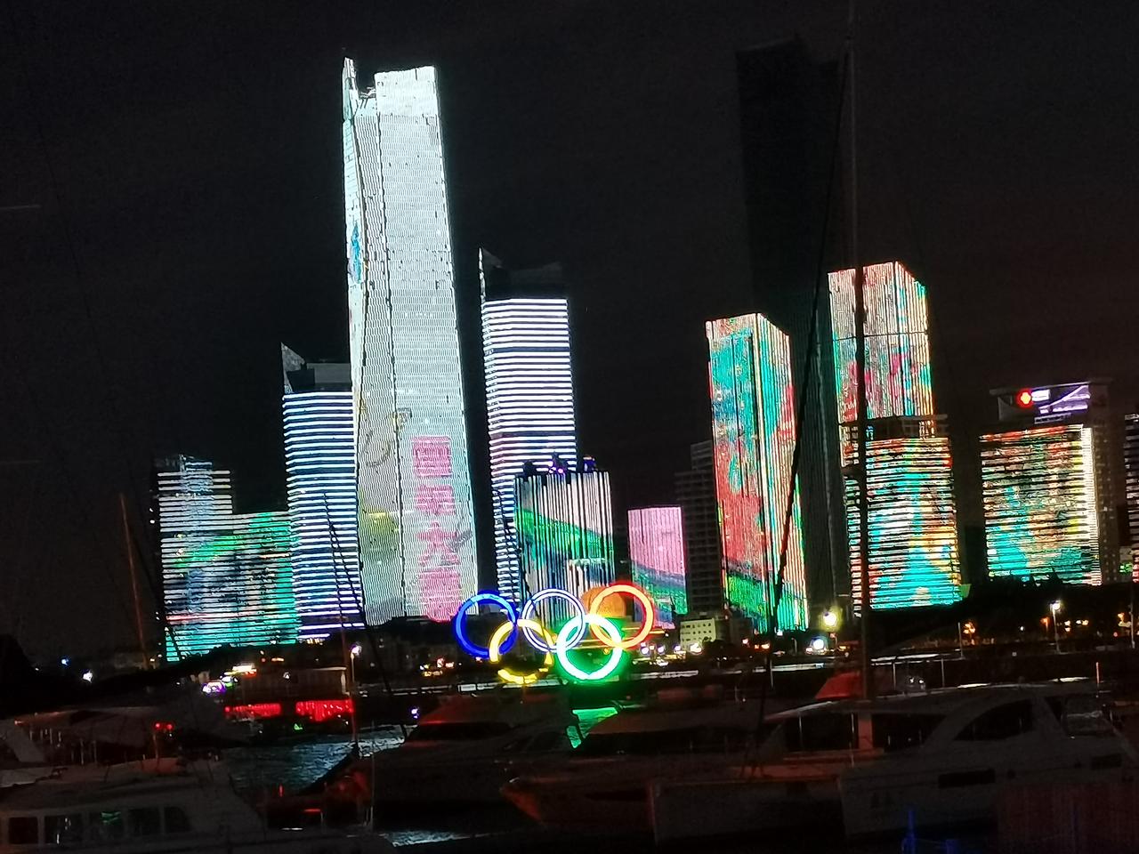 好脏，用你们家乡话怎么说？好脏，用青岛的方言说就叫：拉撒或派赖。比如说：上他家里