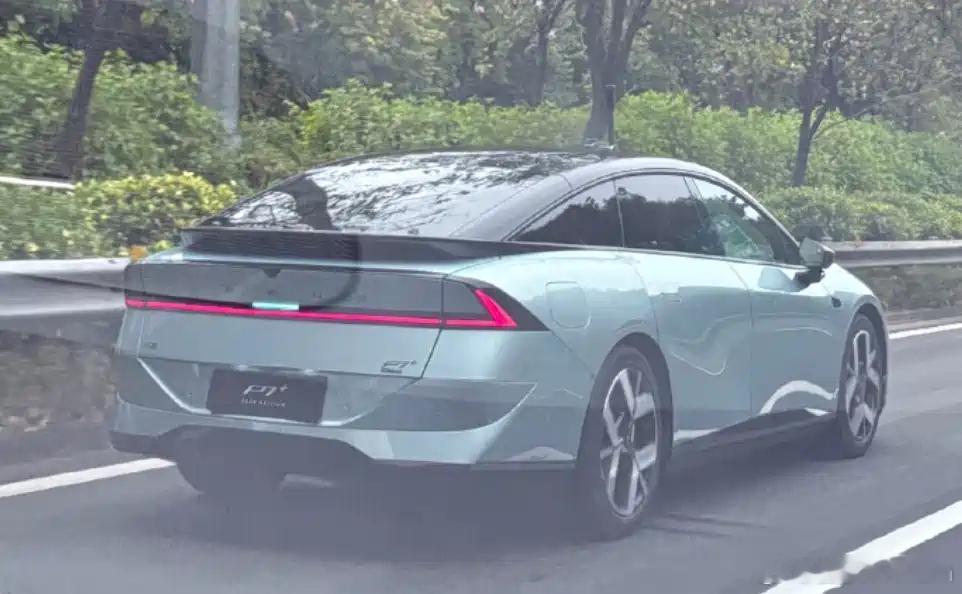 【P7+增程版2026年见！小鹏新战法入局🔥】小鹏汽车P7+增程版实车曝光，新