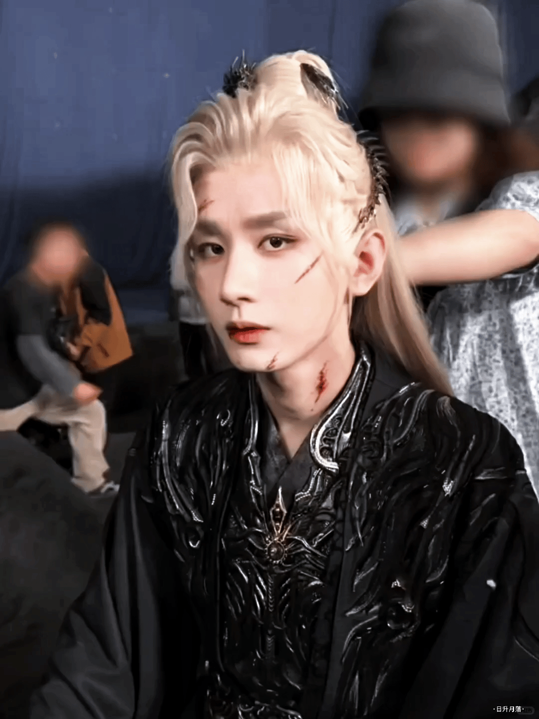 黑金富贵少爷抬眼瞬间，我的心脏在胸腔里轰鸣……   | 