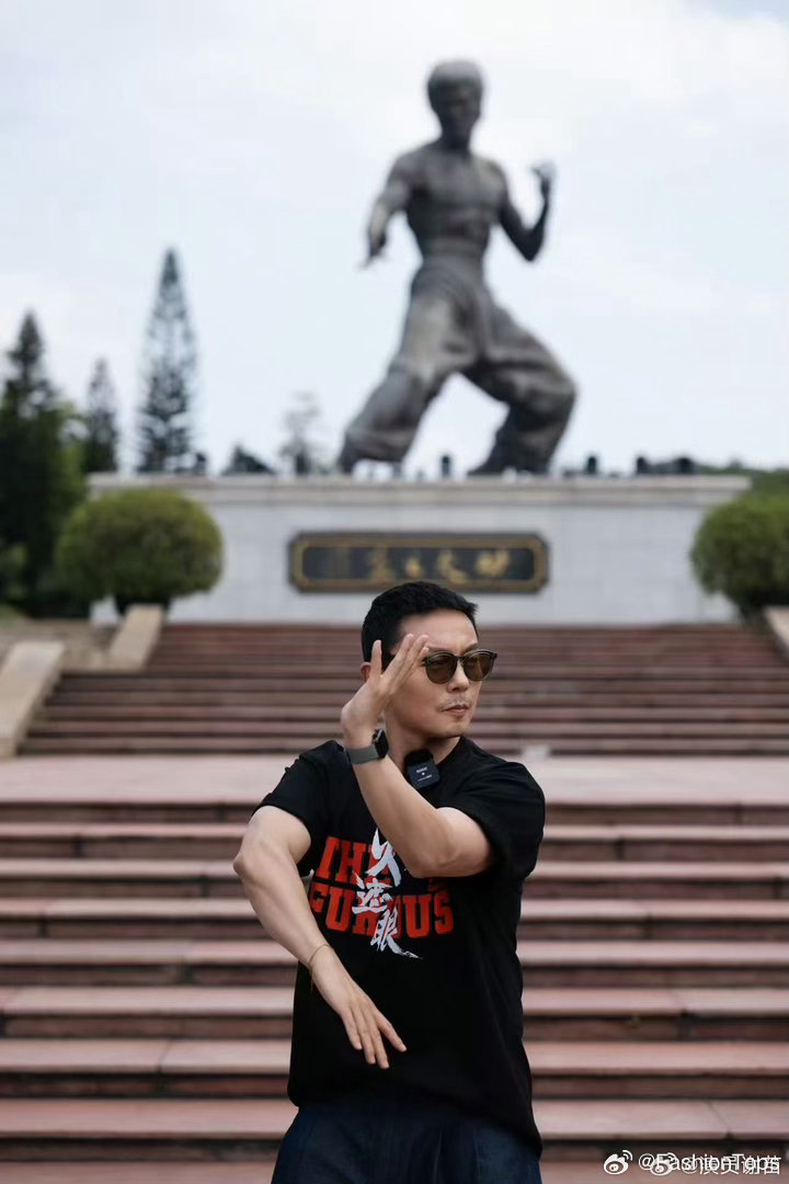 谢苗杨恩又新片演父女杨恩又演谢苗女儿谢苗杨恩又二搭《火遮眼》出演父女，多年搭档默