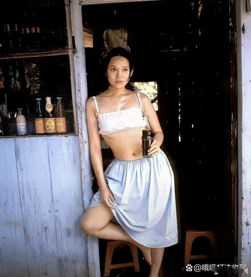 伊能静年轻的时候也太灵动了，清纯又甜美，颜值真的好绝！ 