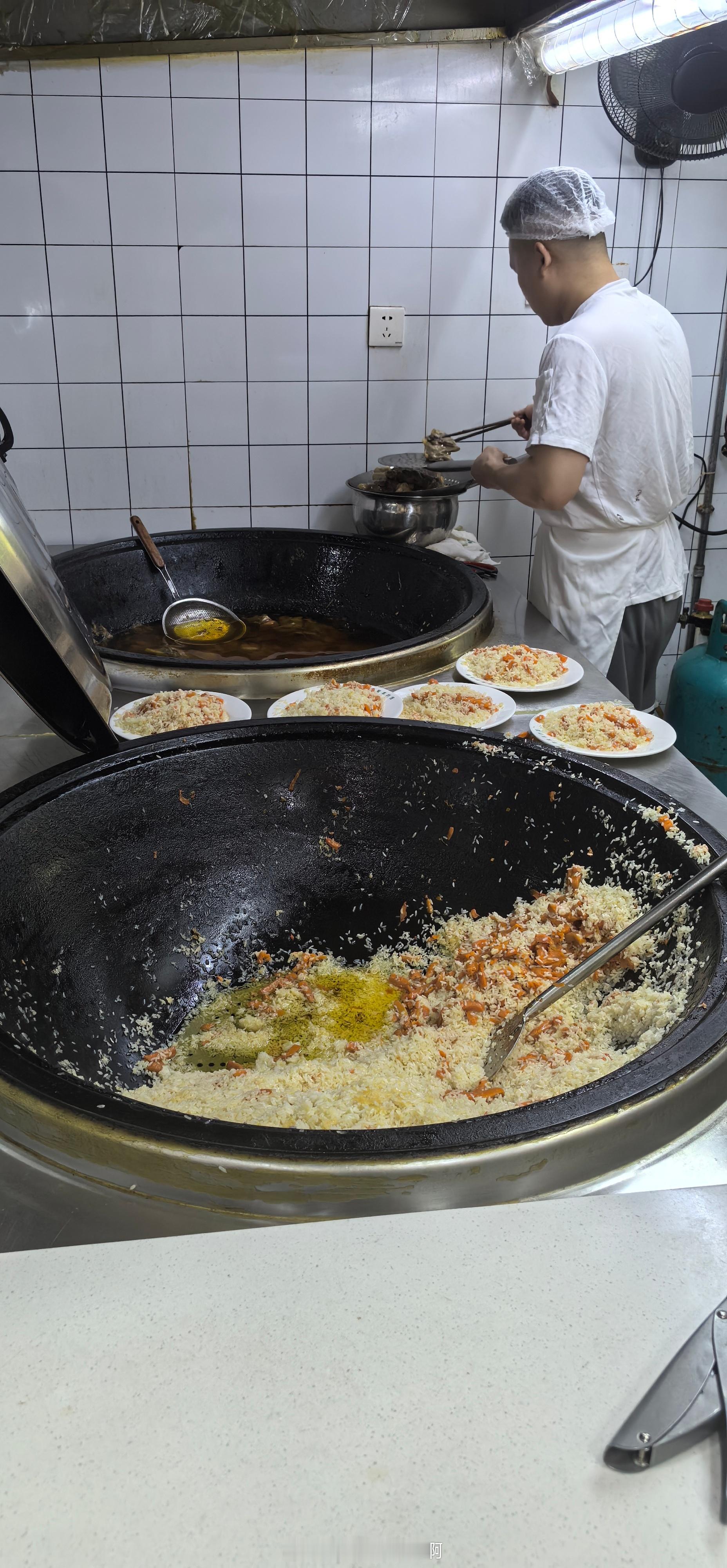 吃货在这里  南湖神店，光谷也有 武汉·巴依家新疆手抓饭(南湖平安路店)