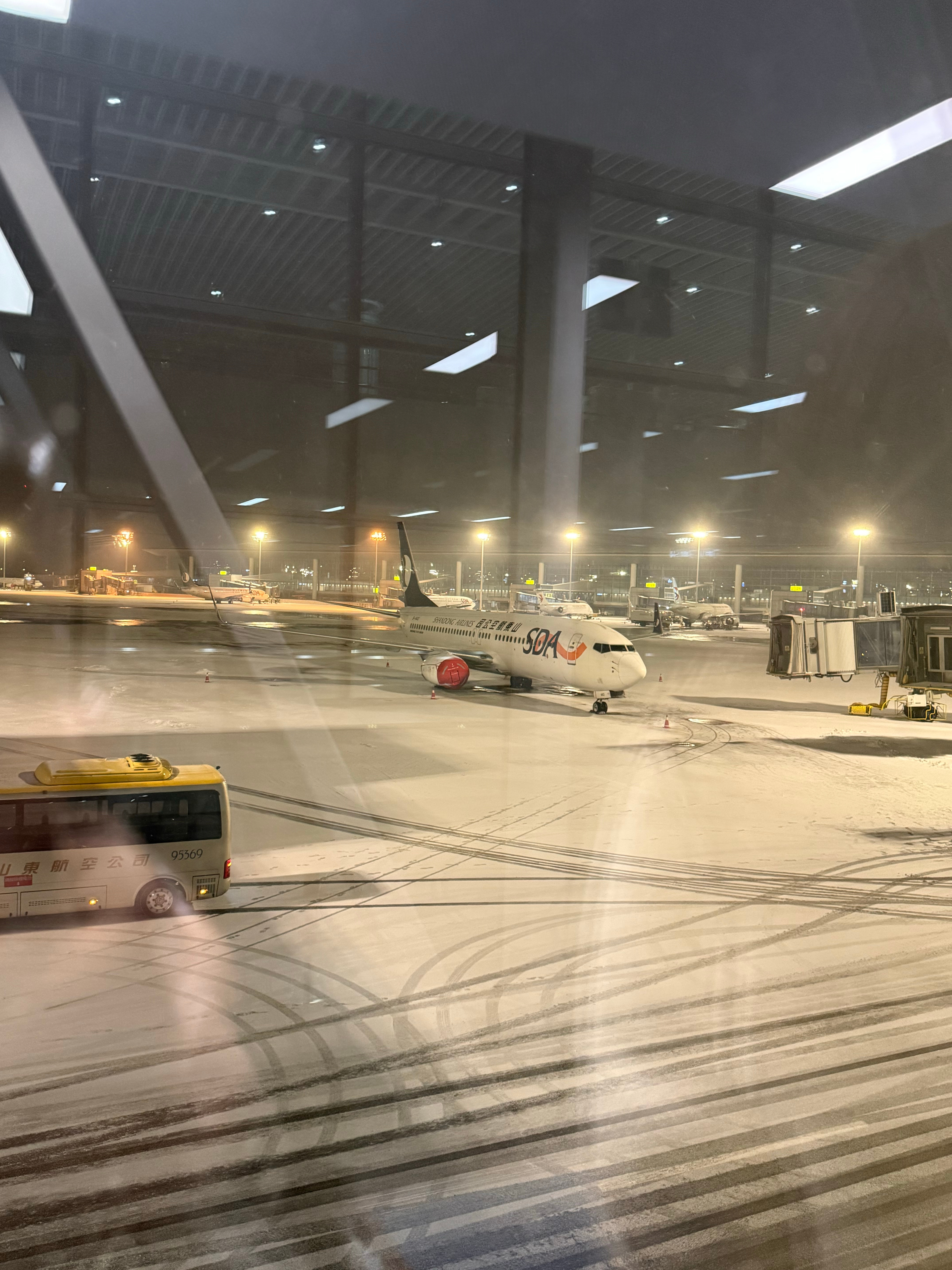 上海下雪、南京下雪、武汉下雪、长沙下雪、杭州下雪。竟然这么多地方都下雪了，感觉好