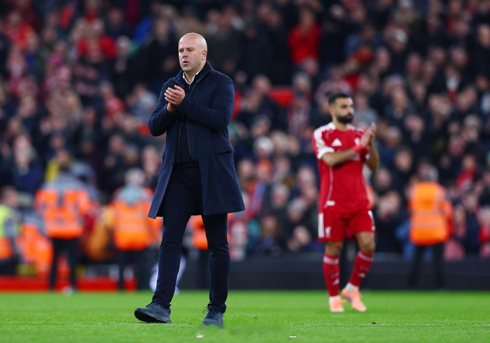 利物浦本赛季开局曾取得六连胜，这让球迷们一度开始梦想能卫冕英超。但之后情况急转直